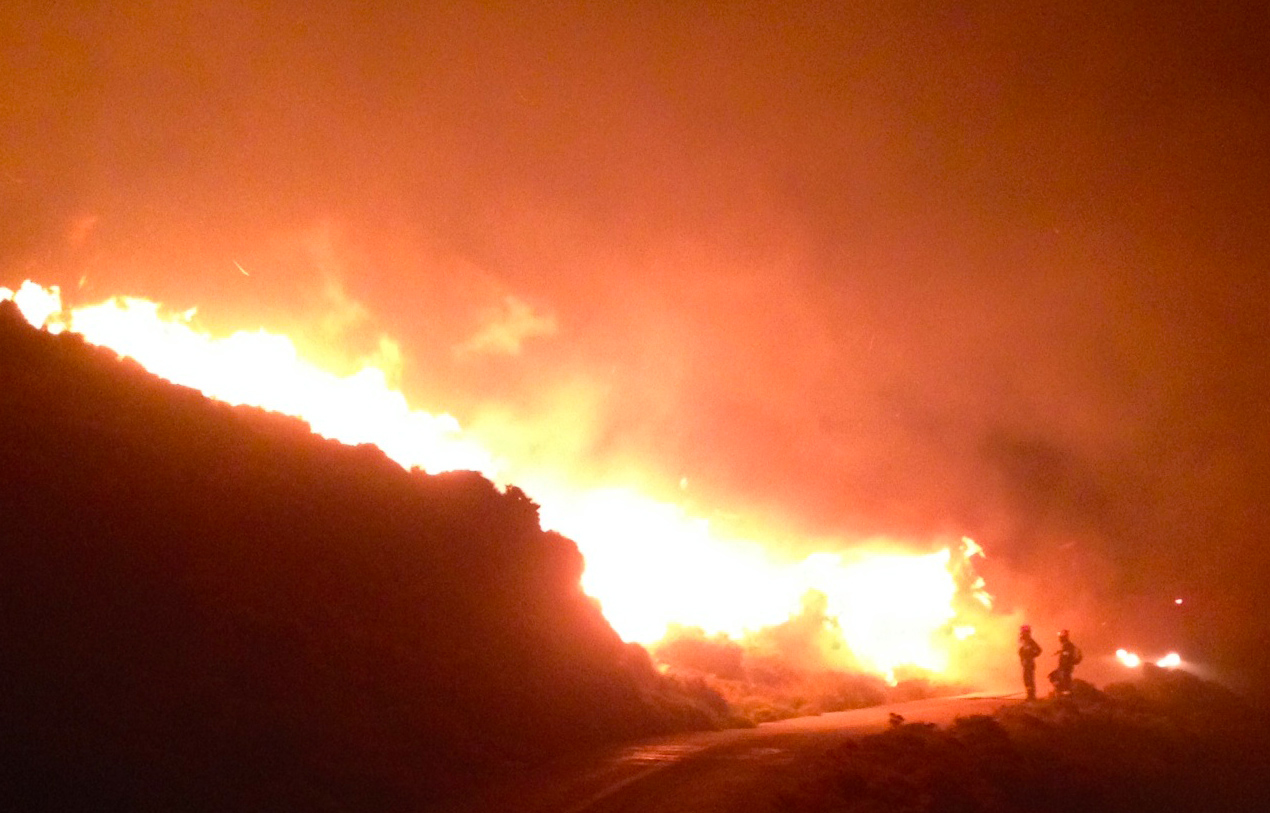 Ειδικό σχέδιο για τις πυρκαγιές στην Άνδρο. «Δεν πάει άλλο» λέει η Πυροσβεστική.